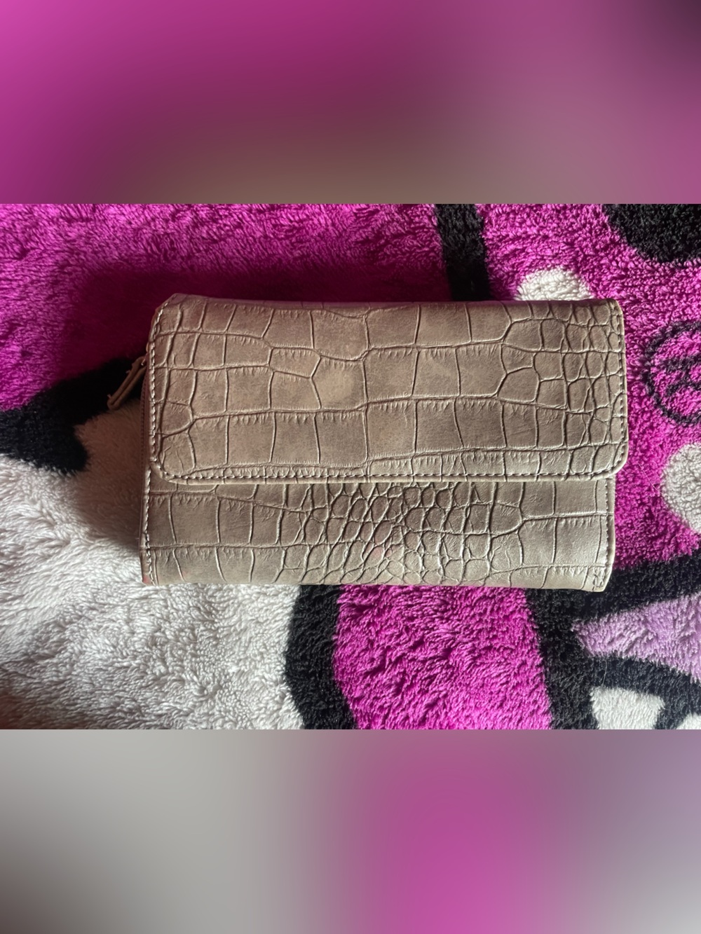 tan brown animal print / alligator skin foldable wallet